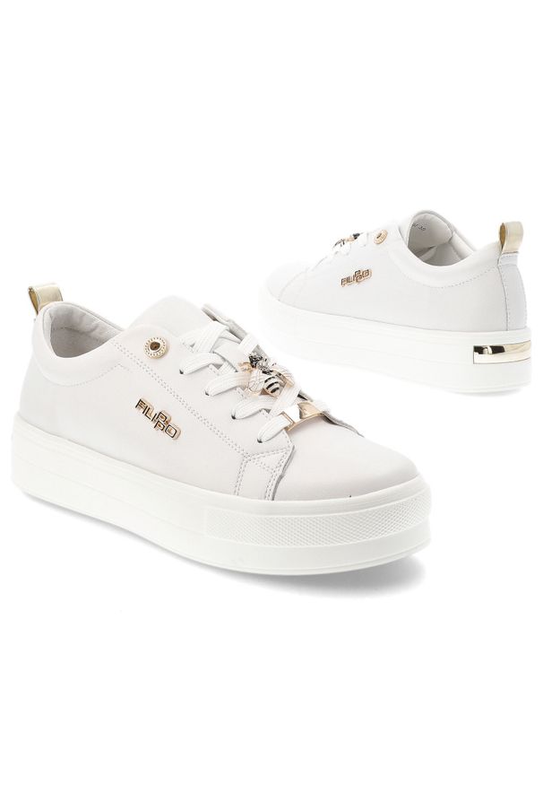 Białe Sneakersy Filippo Stylowe Obuwie Damskie Z Broszką. Okazja: na co dzień. Zapięcie: sznurówki. Kolor: biały. Materiał: materiał. Szerokość cholewki: normalna. Wzór: aplikacja