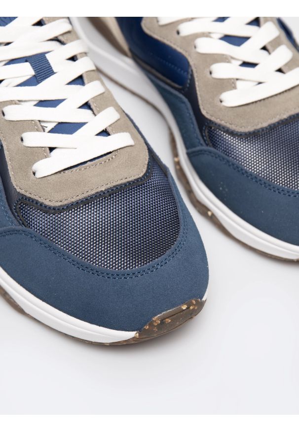 Big-Star - Sneakersy męskie ze skóry naturalnej granatowe RR174428 401. Okazja: na co dzień. Kolor: niebieski. Materiał: skóra. Szerokość cholewki: normalna