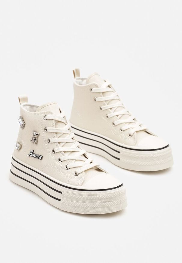 Born2be - Beżowe Trampki na Grubej Podeszwie z Metalicznymi Ozdobami Eleaurela. Okazja: na co dzień. Kolor: beżowy. Materiał: jeans. Wzór: aplikacja. Styl: klasyczny, casual