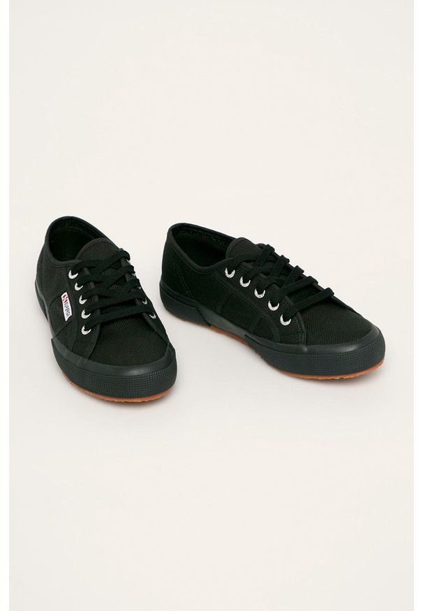 Superga - Tenisówki. Nosek buta: okrągły. Zapięcie: sznurówki. Kolor: czarny. Materiał: guma