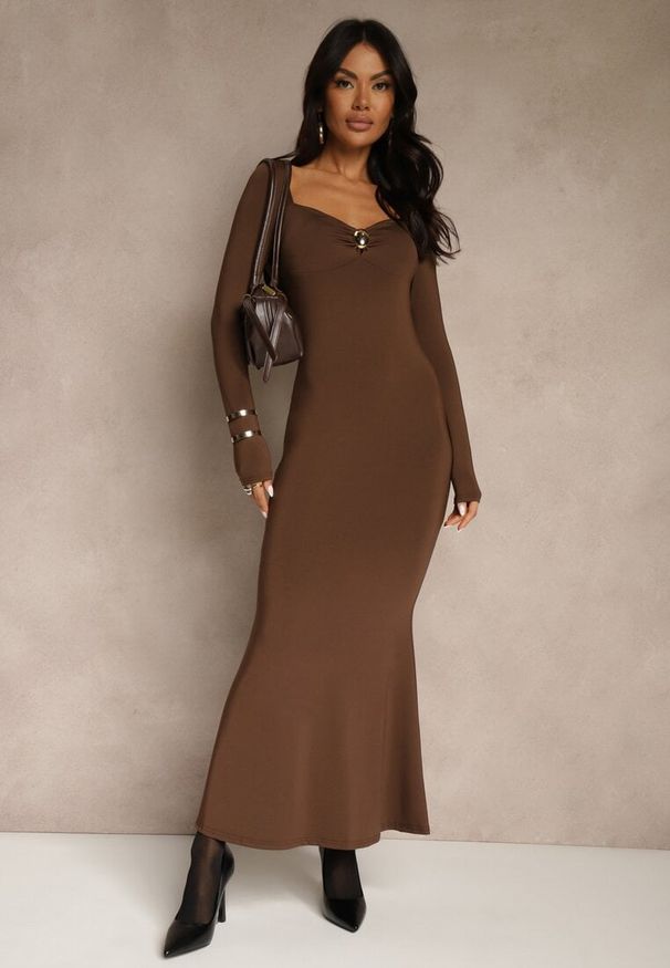 Renee - Brązowa Sukienka Koktajlowa z Wiskozą i Metaliczną Klamrą przy Dekolcie Refire. Okazja: na imprezę. Kolor: brązowy. Materiał: wiskoza. Styl: wizytowy. Długość: maxi