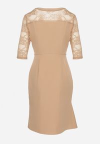 Born2be - Beżowa Asymetryczna Sukienka Vices o Dopasowanym Kroju z Koronką Natifese. Okazja: na co dzień. Typ kołnierza: dekolt kwadratowy. Kolor: beżowy. Materiał: koronka. Wzór: koronka. Typ sukienki: asymetryczne. Styl: casual, elegancki, klasyczny #4