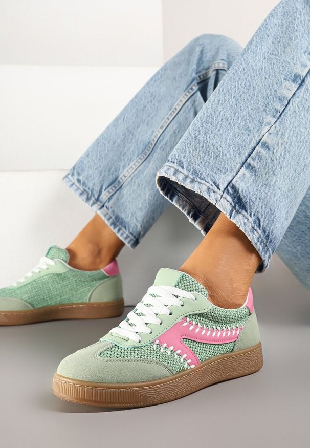 Renee - Jasnozielone Sneakersy w Stylu Klasycznych Tenisówek Zdobione Przeszyciami i Tweedem Koriznne. Okazja: na spotkanie biznesowe, na co dzień. Nosek buta: okrągły. Kolor: zielony. Materiał: jeans. Szerokość cholewki: normalna. Wzór: aplikacja