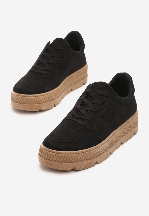 Born2be - Czarne Sneakersy na Grubej Podeszwie z Tłoczeniami Try to Forget. Okazja: na co dzień, na spacer. Kolor: czarny. Materiał: jeans, dzianina. Sport: turystyka piesza