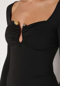 Born2be - Czarna Koktajlowa Sukienka z Wiskozą i Metaliczną Ozdobą Refare. Okazja: na imprezę. Kolor: czarny. Materiał: wiskoza. Wzór: aplikacja. Styl: wizytowy #5