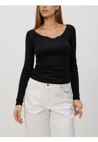 Reserved - Bluzka z koronką - czarny. Kolor: czarny. Materiał: koronka. Wzór: koronka #1