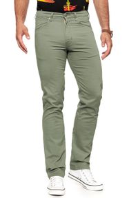 Wrangler - WRANGLER SPODNIE MĘSKIE ARIZONA MOSS GREEN W12OV6330. Materiał: materiał