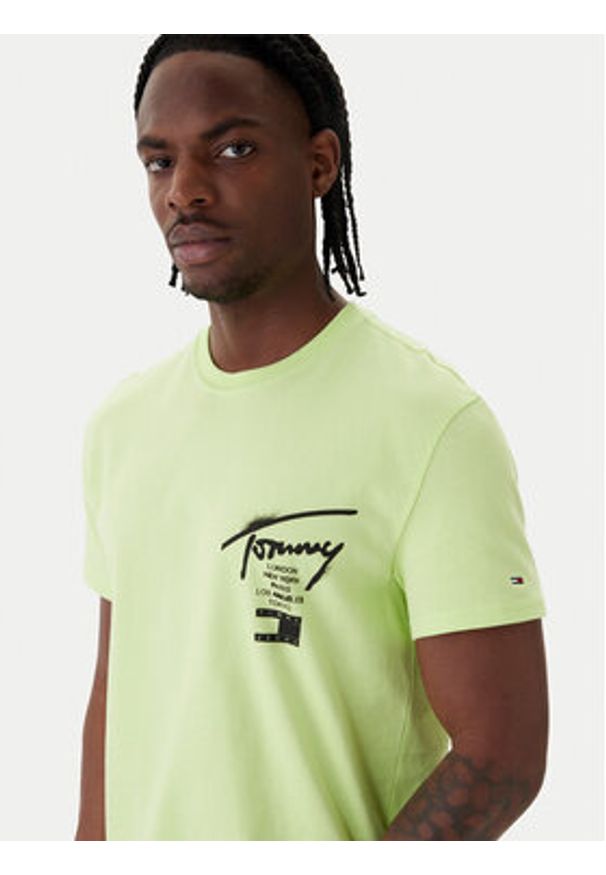 Tommy Jeans T-Shirt City Sign DM0DM22553 Zielony Regular Fit. Kolor: zielony. Materiał: bawełna