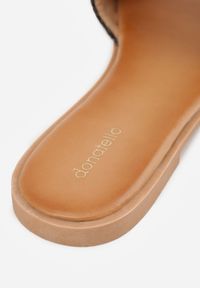 Born2be - Czarne Płaskie Klapki z Plecionym Paskiem i Metaliczną Aplikacją Qinish. Okazja: na co dzień. Kolor: czarny. Materiał: len. Wzór: aplikacja. Sezon: lato. Obcas: na płaskiej podeszwie. Styl: boho, casual #8