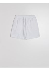 Sinsay - Bawełniane szorty z przeszyciami - kremowy. Kolor: kremowy. Materiał: bawełna #1