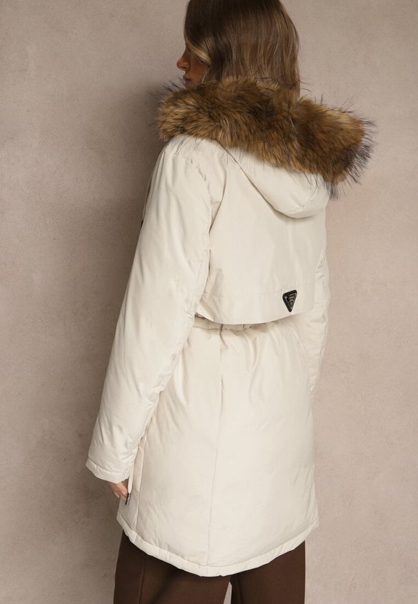 Renee - Biała Klasyczna Kurtka Parka z Kapturem z Futrem Nalisava. Typ kołnierza: kaptur. Kolor: biały. Materiał: futro. Styl: klasyczny