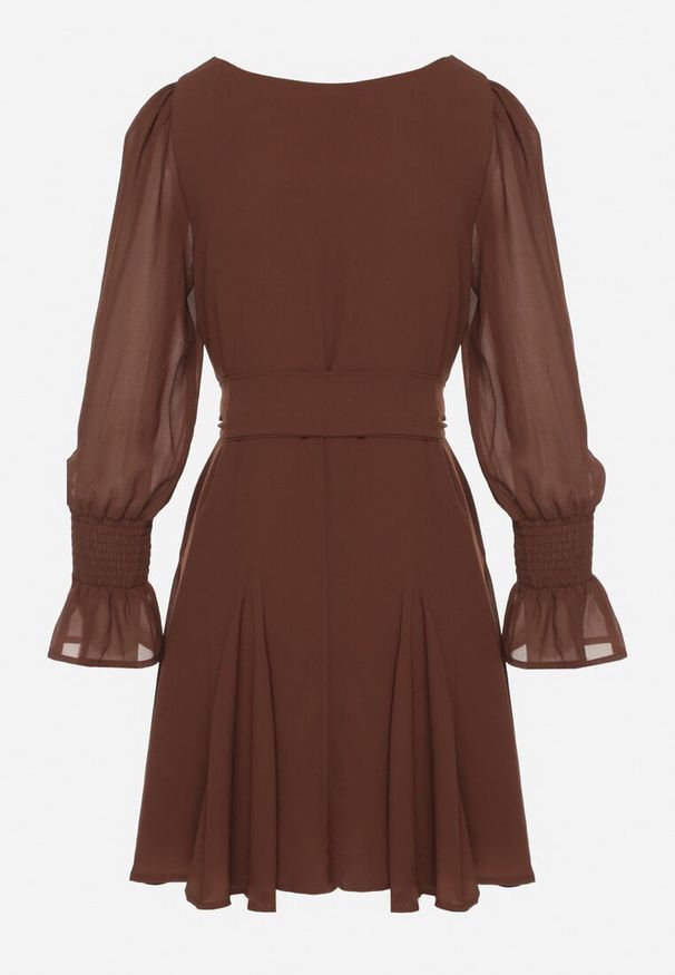 Born2be - Brązowa Sukienka VICES z Siateczkowymi Rękawami i Wiązanym Paskiem Resnala. Okazja: na co dzień. Typ kołnierza: dekolt kwadratowy. Kolor: brązowy. Materiał: materiał. Typ sukienki: rozkloszowane. Styl: casual, elegancki