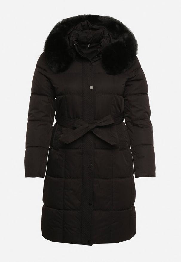 Born2be - Czarna Pikowana Kurtka z Kapturem z Futrem i Wiązanym Paskiem Mevinatia. Okazja: na co dzień. Typ kołnierza: kaptur. Kolekcja: plus size. Kolor: czarny. Materiał: futro. Styl: casual, klasyczny
