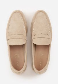 Renee - Beżowe Mokasyny Casual VICES z Imitacji Zamszu z Wkładką ze Skóry Naturalnej Sheiris. Okazja: na co dzień. Kolor: beżowy. Materiał: zamsz, skóra. Styl: casual #3