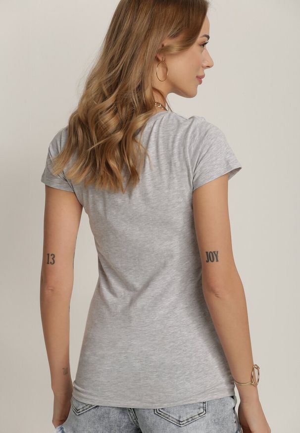 Renee - Jasnoszary T-shirt Ariema. Kolor: szary. Materiał: dzianina. Długość rękawa: krótki rękaw. Długość: krótkie. Wzór: gładki
