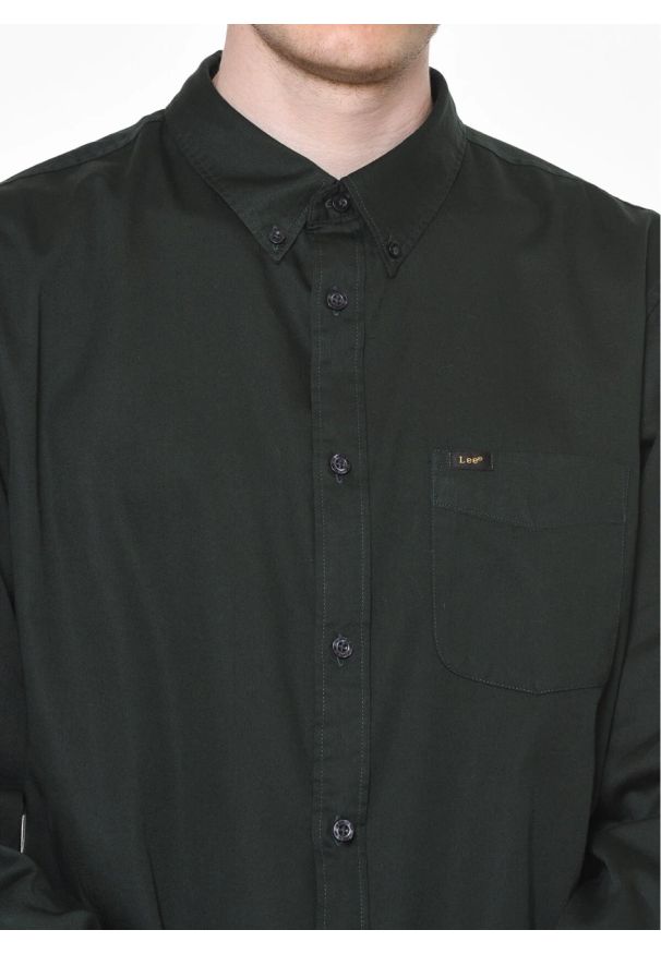 Lee - LEE BUTTON DOWN MĘSKA KOSZULA DŁUGI RĘKAW BOTTLE GREEN L880TPBB. Typ kołnierza: button down. Długość rękawa: długi rękaw. Długość: długie