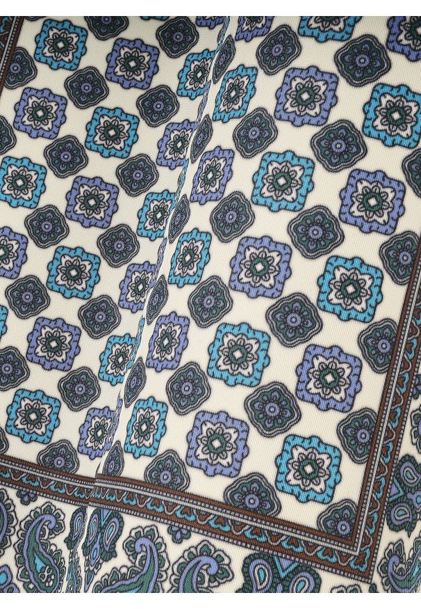 Pako Lorente - PAKO LORENTE – Beżowa poszetka w geometryczny wzór. Kolor: beżowy. Materiał: poliester. Wzór: geometria