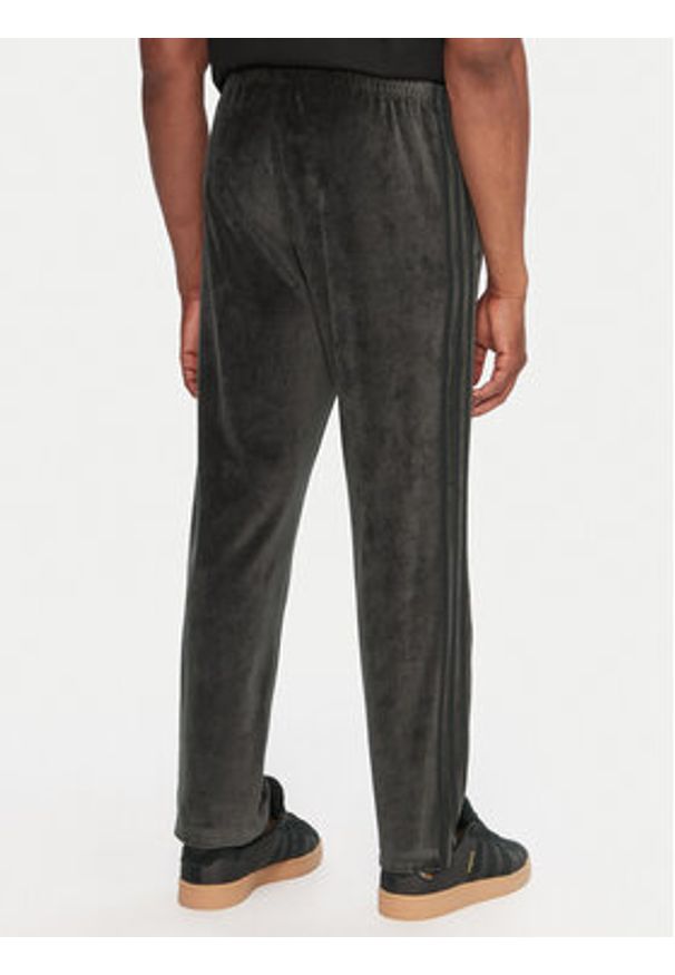 Adidas - adidas Spodnie dresowe SST adicolor Velour JW8377 Czarny Regular Fit. Kolor: czarny. Materiał: welur, bawełna
