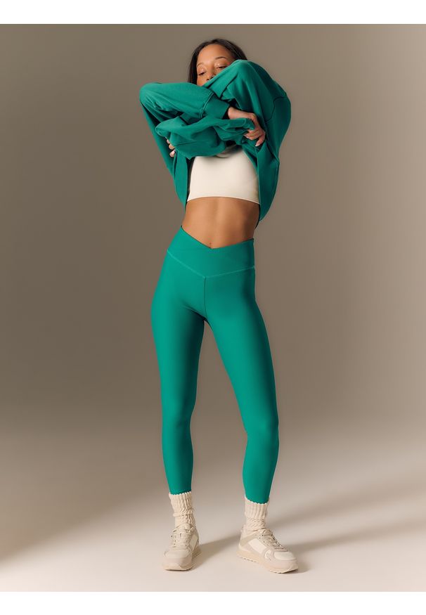 4f - 4F Legginsy z prążkowanej dzianiny damskie - zielone L. Okazja: na co dzień. Stan: podwyższony. Kolor: zielony. Materiał: prążkowany, dzianina. Styl: casual