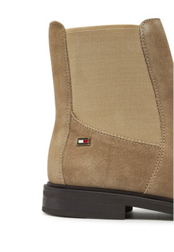 TOMMY HILFIGER - Tommy Hilfiger Sztyblety Flag Suede Low Chelsea FW0FW08176 Beżowy. Kolor: beżowy. Materiał: skóra, nubuk