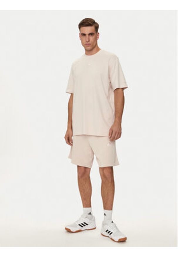 Adidas - adidas Szorty sportowe ALL SZN 3-Stripes IR5258 Różowy Regular Fit. Kolor: różowy. Materiał: bawełna. Styl: sportowy