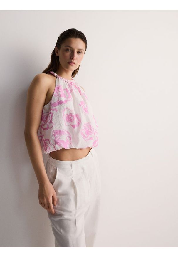 Reserved - Top z dekoltem halter - wielobarwny. Typ kołnierza: dekolt halter. Materiał: len, wiskoza, tkanina