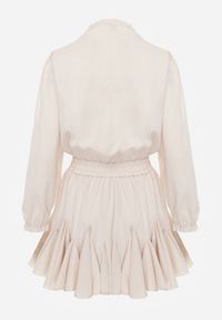 Renee - Beżowa Sukienka z Wiskozą o Rozkloszowanym Kroju z Falbankami i Wiązaniem Meriianes. Okazja: na randkę. Typ kołnierza: kołnierz z falbankami. Kolor: beżowy. Materiał: wiskoza. Styl: elegancki #6