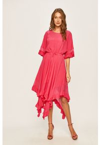 TwinSet - Twinset - Sukienka. Kolor: różowy. Materiał: tkanina. Typ sukienki: asymetryczne, rozkloszowane #1