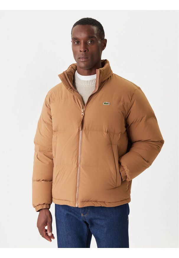 Lacoste Kurtka puchowa BH5154 Brązowy Regular Fit. Kolor: brązowy. Materiał: syntetyk
