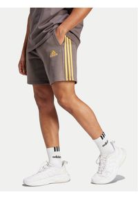 Adidas - adidas Szorty sportowe Essentials French Terry 3-Stripes IS1346 Brązowy Regular Fit. Kolor: brązowy. Materiał: bawełna. Styl: sportowy #1