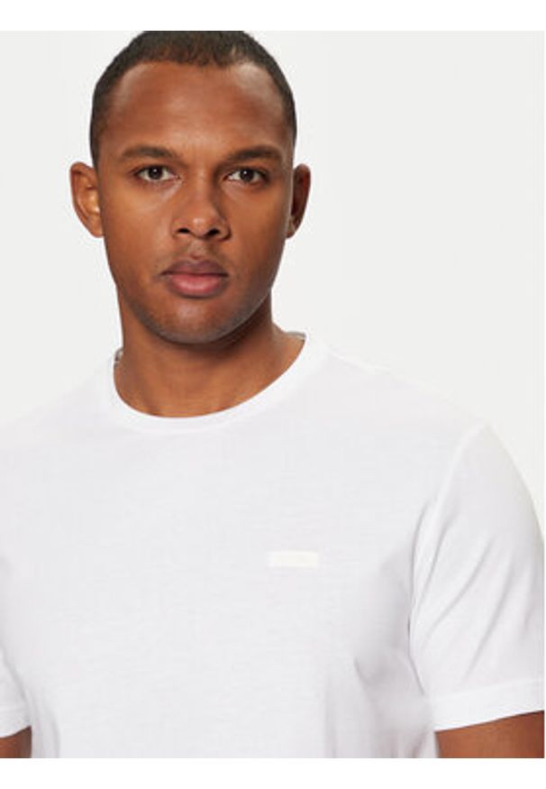Calvin Klein T-Shirt Smooth Cotton T-Shirt K10K112229 Biały Regular Fit. Kolor: biały. Materiał: bawełna