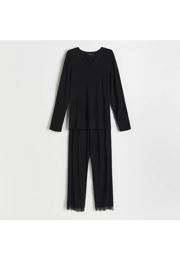 Reserved - Wiskozowa piżama z koronką - Czarny. Kolor: czarny. Materiał: wiskoza, koronka. Wzór: koronka