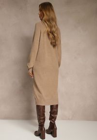 Renee - Beżowa Sweterkowa Sukienka z Bawełną i Wełną Ozdobiona Suwakiem Reinda. Okazja: na imprezę, na co dzień. Kolor: beżowy. Materiał: wełna, bawełna. Wzór: aplikacja. Typ sukienki: oversize, proste. Styl: casual. Długość: midi #4