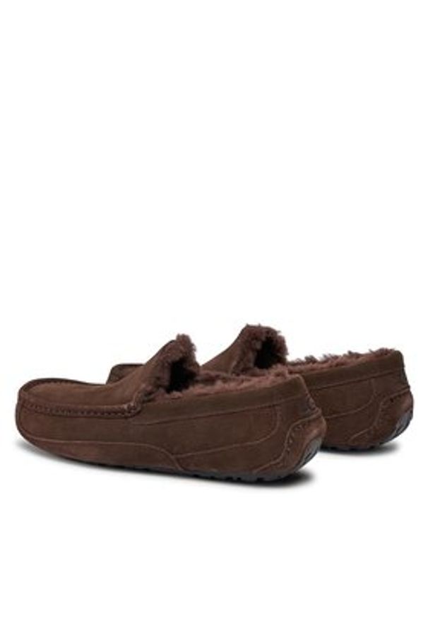 Ugg Kapcie M Ascot 1101110 Brązowy. Kolor: brązowy. Materiał: skóra, zamsz