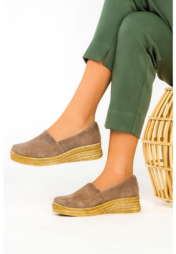 Filippo - Brązowe półbuty filippo slip on skórzane na koturnie dp2164/21sd. Zapięcie: bez zapięcia. Kolor: brązowy. Materiał: skóra. Obcas: na koturnie