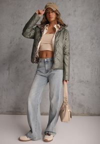 Renee - Zielona Pikowana Kurtka Dwustronna z Motywem Panterki i Naszywką Damike. Kolor: zielony. Wzór: motyw zwierzęcy, aplikacja. Sezon: wiosna #4