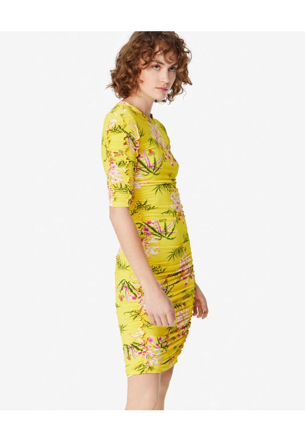 Kenzo - KENZO - Żółta sukienka w lilie wodne. Kolor: żółty. Materiał: wiskoza. Wzór: aplikacja