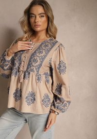 Renee - Brązowa Wiskozowa Bluzka w Stylu Boho z Falbanką Zdobiona Haftem i Wiązaniem Aerraza. Okazja: na co dzień, na spacer. Kolor: brązowy. Materiał: wiskoza. Wzór: aplikacja, haft. Styl: boho #2