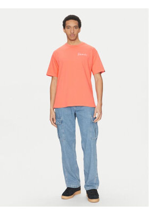 Vans T-Shirt 66 Baked VN000NTS Różowy Loose Fit. Kolor: różowy. Materiał: bawełna