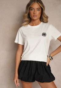 Renee - Biały Bawełniany T-shirt z Naszywką Firavelle. Okazja: na co dzień, na spotkanie biznesowe. Kolor: biały. Materiał: bawełna. Wzór: aplikacja. Styl: biznesowy, casual #3