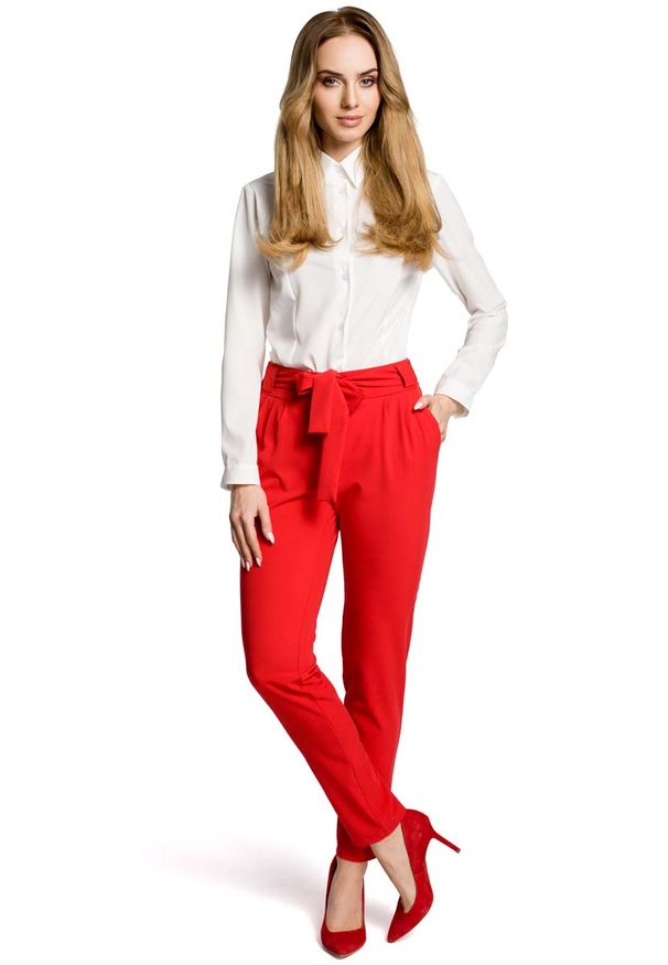 MOE - Czerwone Eleganckie Spodnie Typu Chino z Wiązanym Paskiem. Kolor: czerwony. Materiał: poliester, elastan, wiskoza. Styl: elegancki