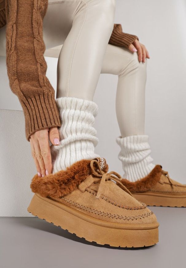 Born2be - Brązowe Wsuwane Śniegowce w Rustykalnym Stylu z Kokardą i Futrem Tusora. Okazja: na co dzień. Zapięcie: bez zapięcia. Kolor: brązowy. Materiał: futro. Styl: casual, klasyczny