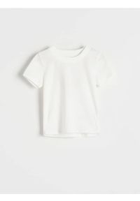 Reserved - Bawełniany t-shirt basic - złamana biel. Materiał: bawełna