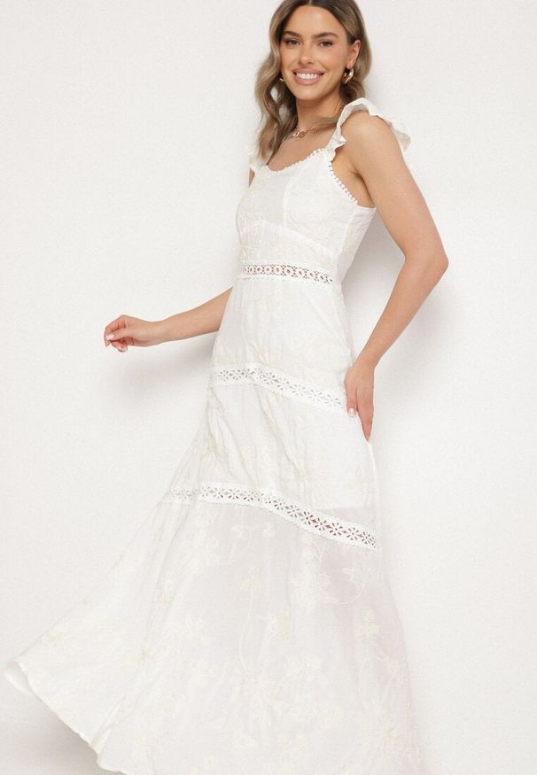 Born2be - Biała Wiskozowa Sukienka Ozdobiona Haftami i Falbankami Lumionea. Typ kołnierza: kołnierz z falbankami. Kolor: biały. Materiał: wiskoza. Wzór: haft, aplikacja. Styl: elegancki