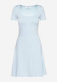 Born2be - Jasnoniebieska Rozkloszowana Sukienka z Wiskozą i Kwadratowym Dekoltem Milirella. Okazja: na co dzień. Typ kołnierza: dekolt kwadratowy. Kolor: niebieski. Materiał: wiskoza. Styl: casual, elegancki, klasyczny #7