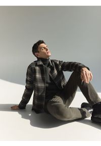 Reserved - Koszula comfort fit z dodatkiem wełny - brązowy. Kolor: brązowy. Materiał: wełna #1