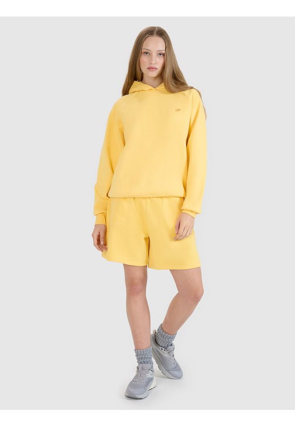 4f - 4F Bluza dresowa nierozpinana z kapturem uniseks - zółta XS. Okazja: na co dzień. Typ kołnierza: kaptur. Kolor: żółty. Materiał: dresówka. Długość rękawa: raglanowy rękaw. Wzór: gładki, ze splotem. Styl: klasyczny, sportowy, casual
