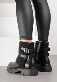Renee - Czarne Botki Bikery z Wywiniętą Cholewką i Dwiema Klamrami Parotie. Zapięcie: klamry. Kolor: czarny. Materiał: jeans. Szerokość cholewki: normalna #4