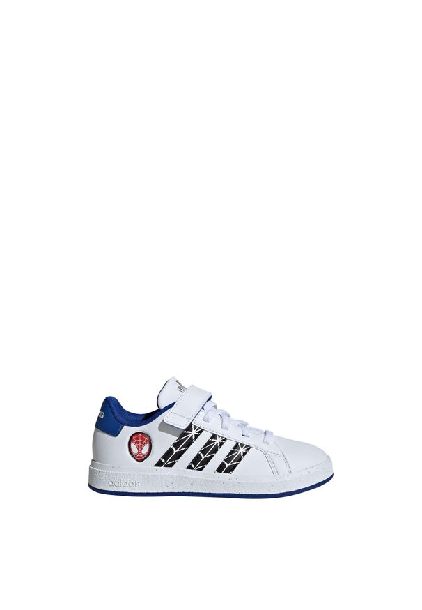 Buty Adidas Marvel Grand Court Spider-Man Kids. Okazja: na co dzień. Kolor: wielokolorowy, niebieski, biały, czarny. Materiał: materiał. Wzór: motyw z bajki. Sport: turystyka piesza