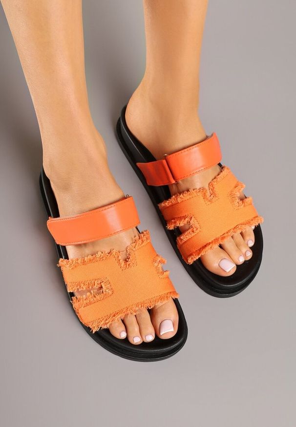 Born2be - Pomarańczowe Klapki z Postrzępionymi Paskami Finavessa. Okazja: na co dzień. Kolor: pomarańczowy. Materiał: jeans. Sezon: lato. Styl: elegancki, casual
